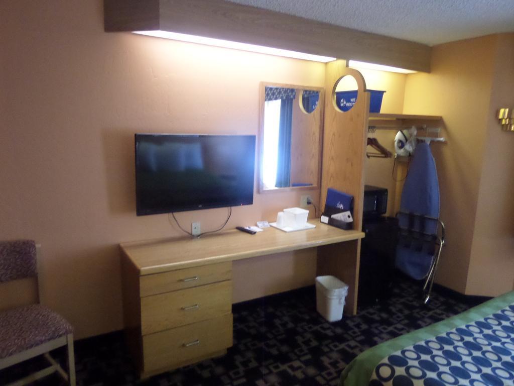 Americas Best Value Inn Rawlins Exterior photo