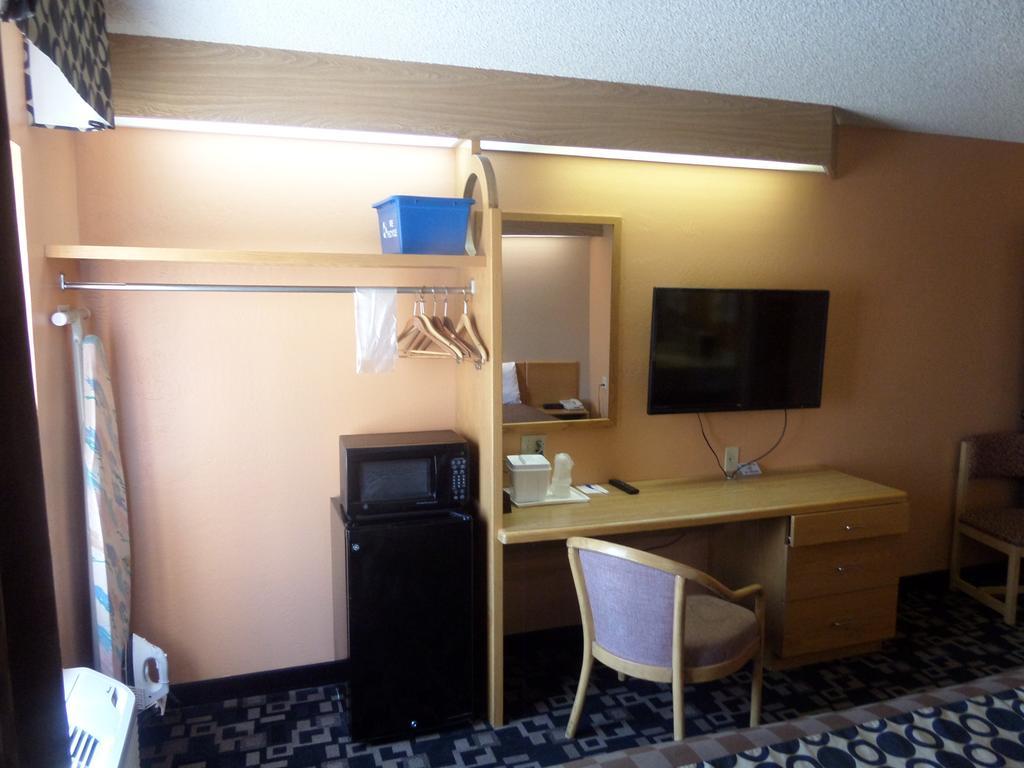 Americas Best Value Inn Rawlins Exterior photo