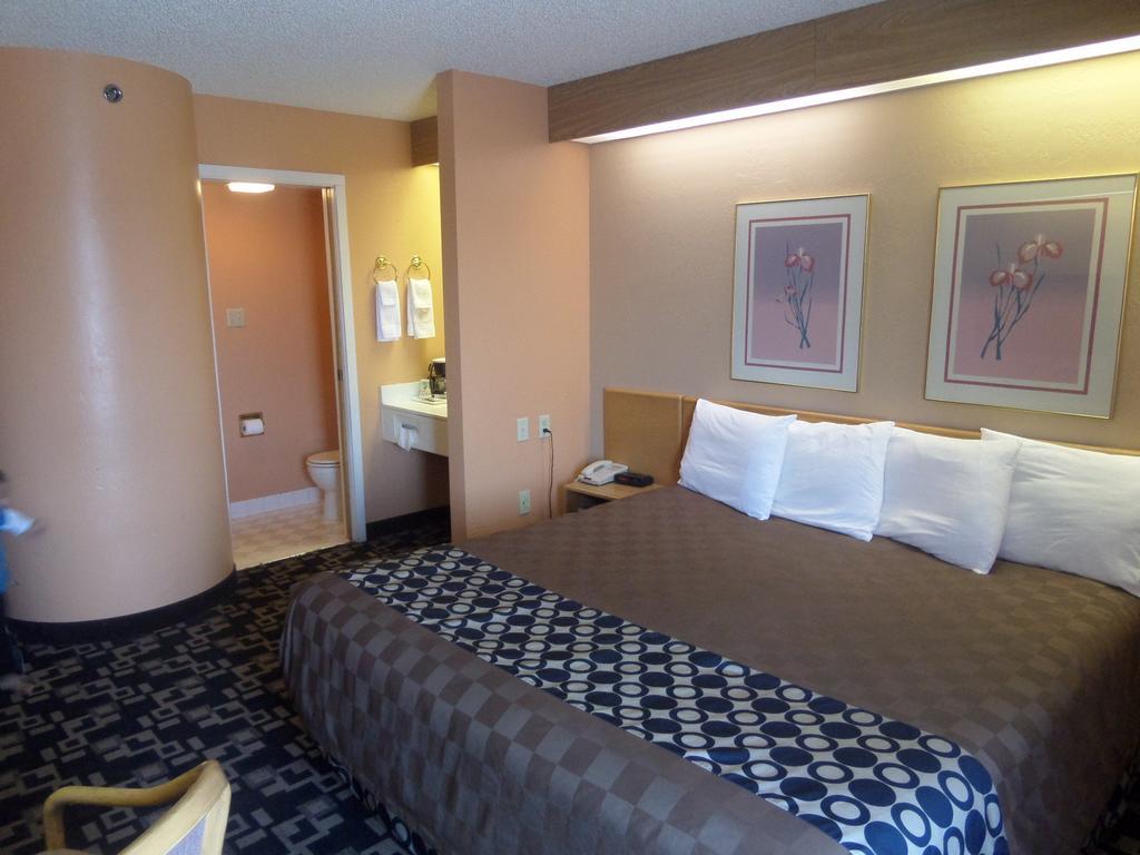 Americas Best Value Inn Rawlins Exterior photo