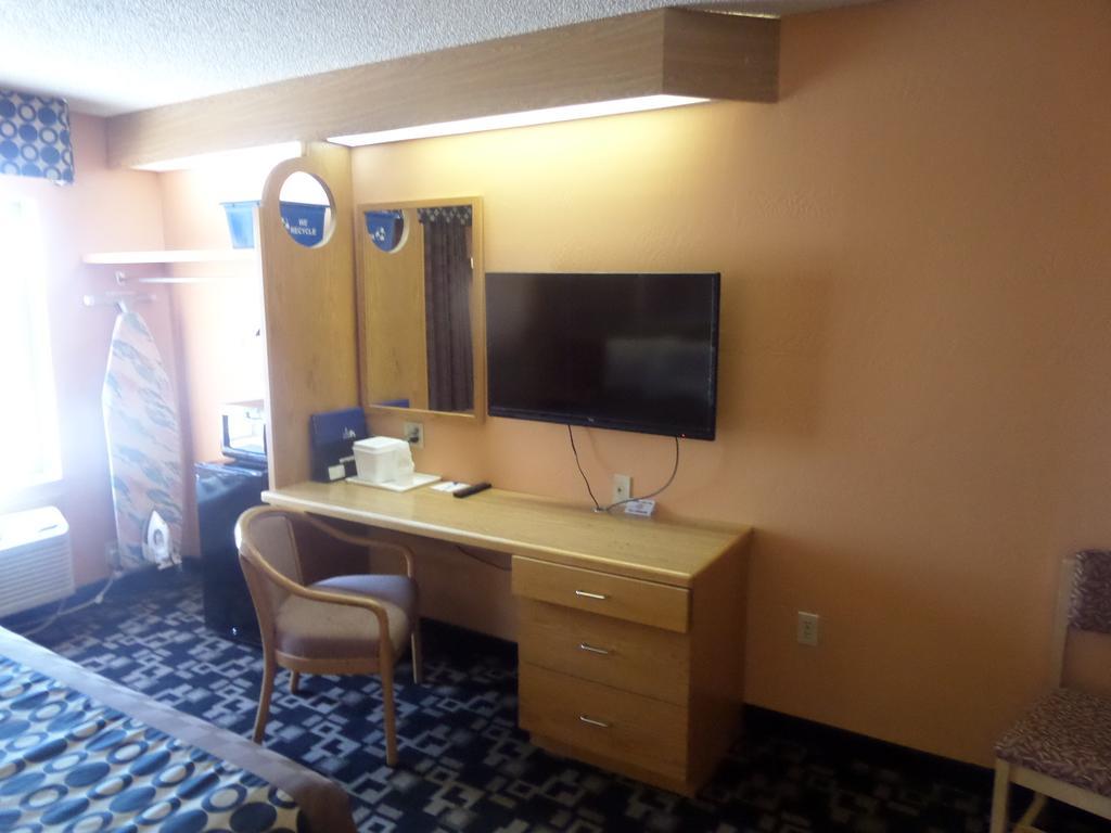 Americas Best Value Inn Rawlins Exterior photo